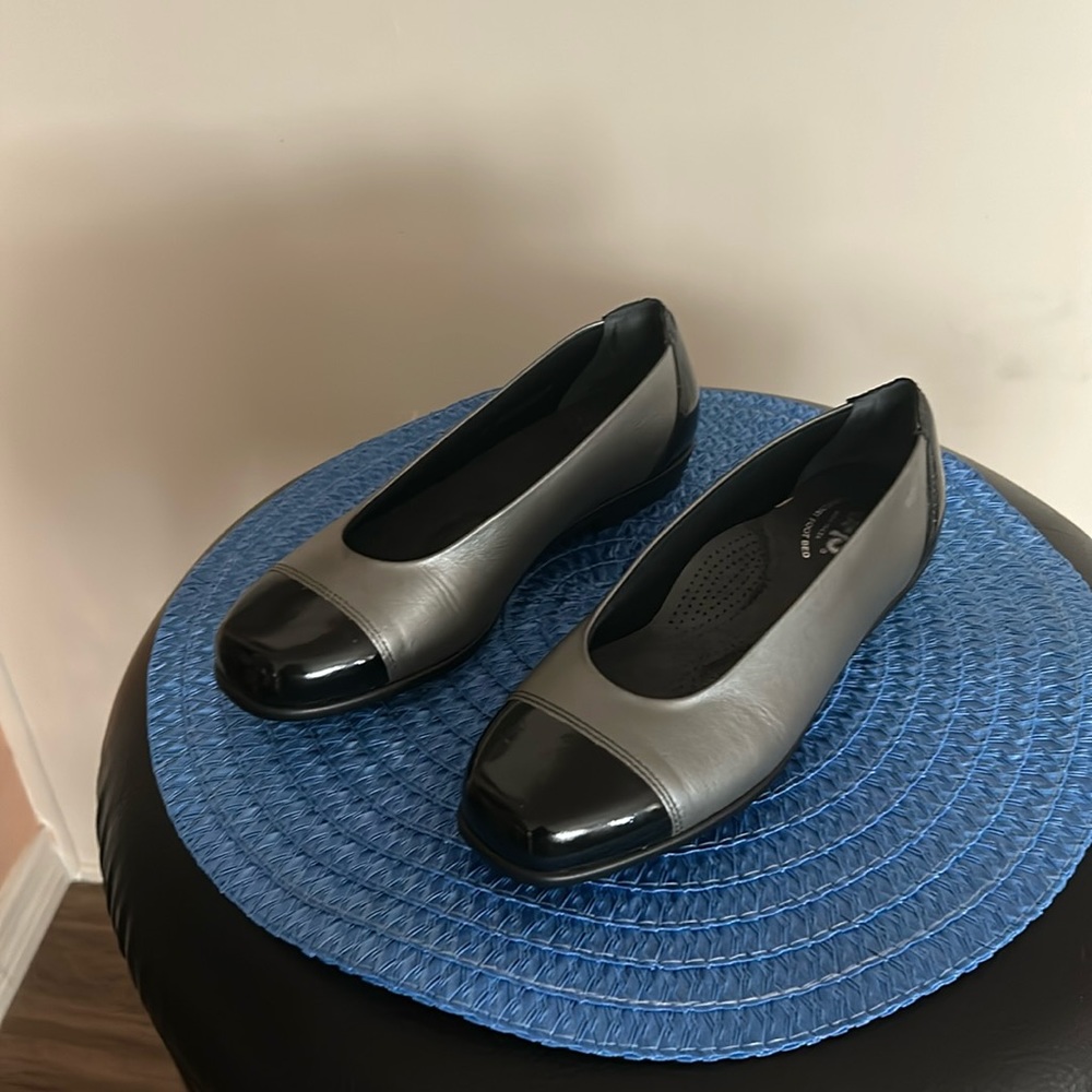 💥SAS Flat shoes - size 6.5💥